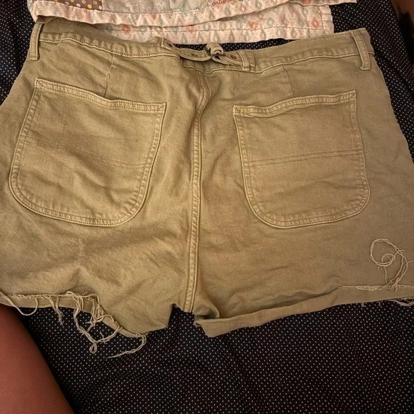 Old Navy Green Jean Shorts Frayed Style - Picture 4 of 4